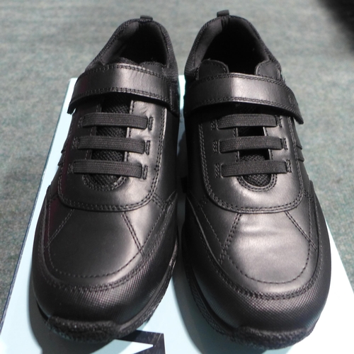 3252 - Kid's Term black school shoes - UK size 4 *This lot is subject to VAT