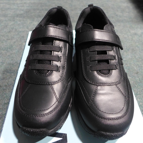 3253 - Kid's Term black school shoes - UK size 4 *This lot is subject to VAT