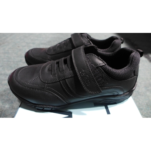 3253 - Kid's Term black school shoes - UK size 4 *This lot is subject to VAT