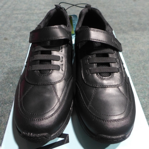 3255 - Kid's Term black school shoes - UK size 5 *This lot is subject to VAT