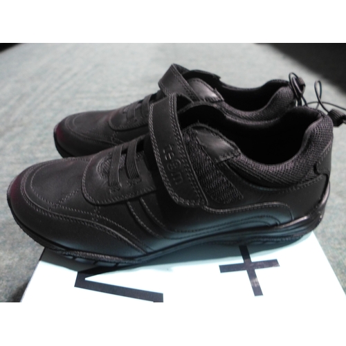 3255 - Kid's Term black school shoes - UK size 5 *This lot is subject to VAT