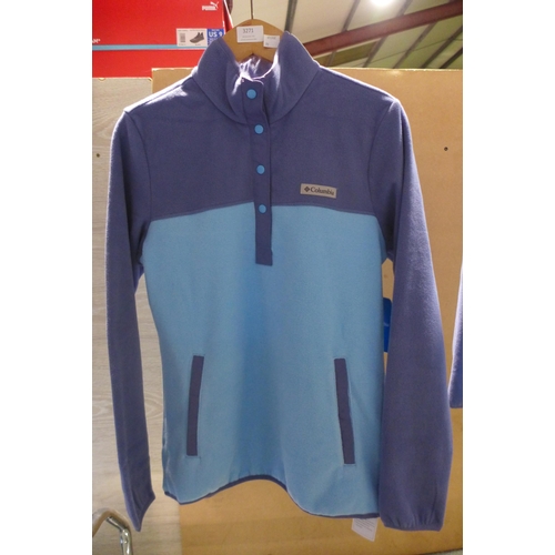 3270 - Ladies two tone blue Columbia fleece, size S *This lot is subject to VAT