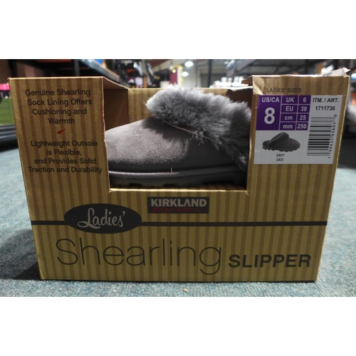 3281 - Ladies grey shearling slippers - UK size 6 *This lot is subject to VAT