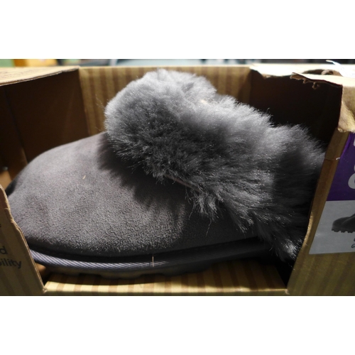 3281 - Ladies grey shearling slippers - UK size 6 *This lot is subject to VAT