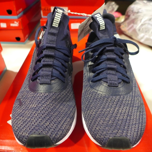 3313 - Men's woven blue Puma trainers - UK size 7.5 *This lot is subject to VAT