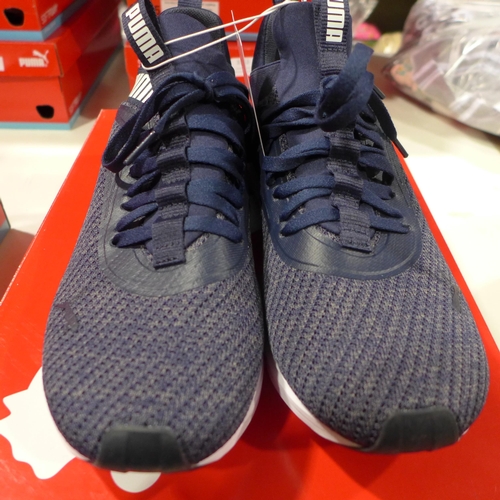 3322 - Men's woven blue Puma trainers - UK size 8 *This lot is subject to VAT