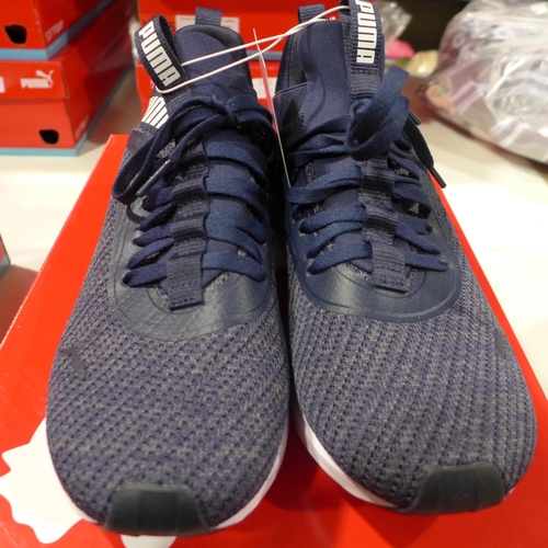 3329 - Men's woven blue Puma trainers - UK size 8 *This lot is subject to VAT