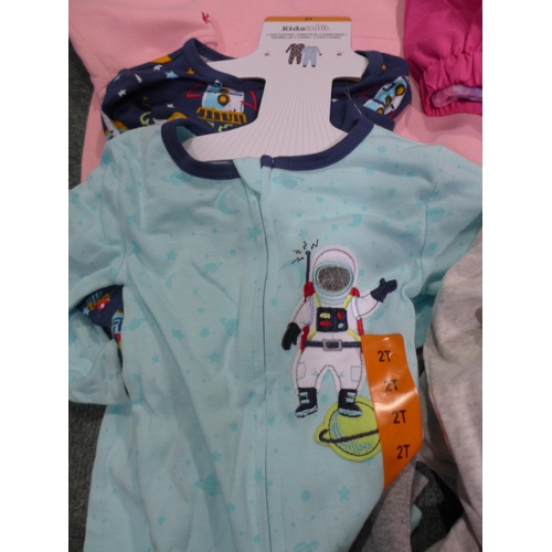 3341 - Small quantity of kid's clothing, various sizes and styles *This lot is subject to VAT