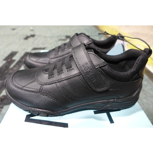 3232 - Kid's Term black school shoes - UK size 2 *This lot is subject to VAT