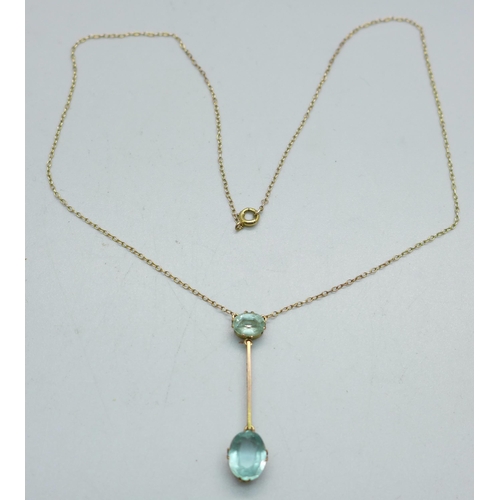 1007 - A vintage 9ct gold and aquamarine necklace, 38cm