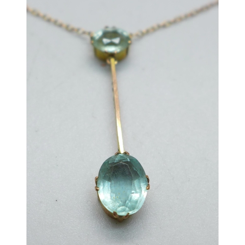 1007 - A vintage 9ct gold and aquamarine necklace, 38cm