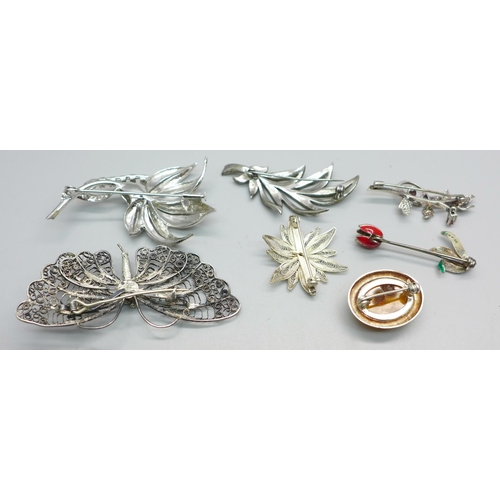 1022 - Seven brooches, all test as silver, three marked