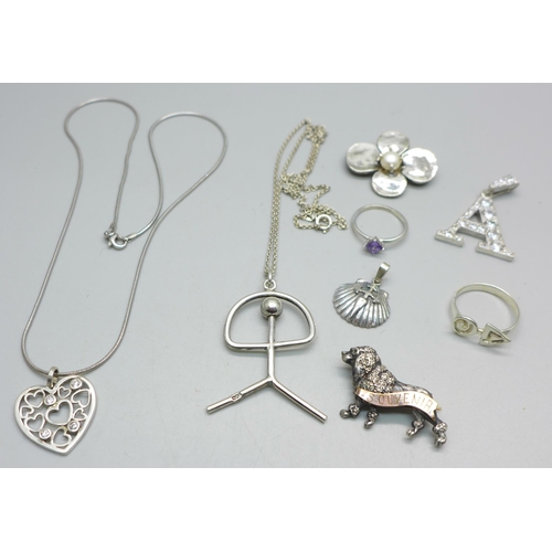 1023 - Assorted silver jewellery