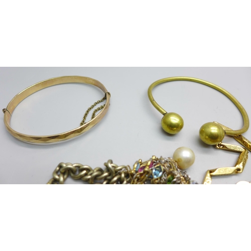 1025 - Vintage jewellery including a coral bracelet, a '1/5th 9ct bronze core' bangle, etc.