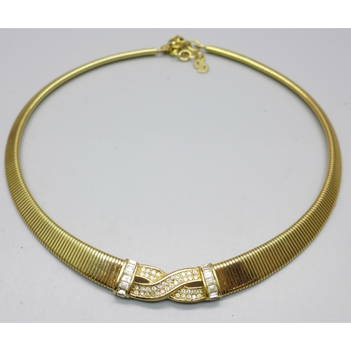 1035 - A Christian Dior choker necklace