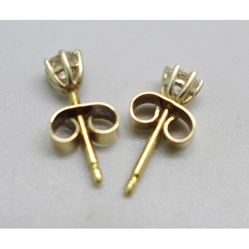 1040 - A pair of 9ct gold and diamond stud earrings