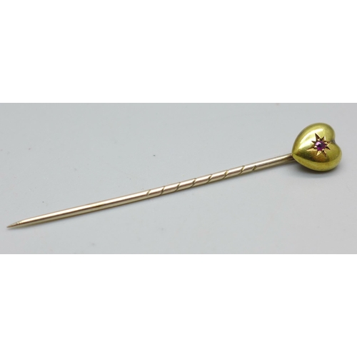 1051 - A 15ct gold heart pin, 1.2g