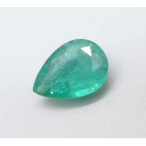 1073 - An unmounted emerald, 0.5g