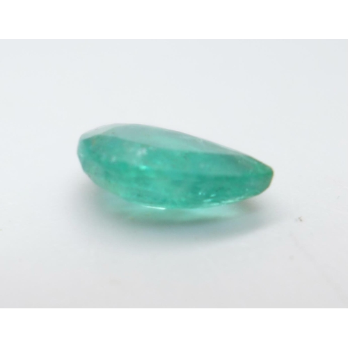 1073 - An unmounted emerald, 0.5g