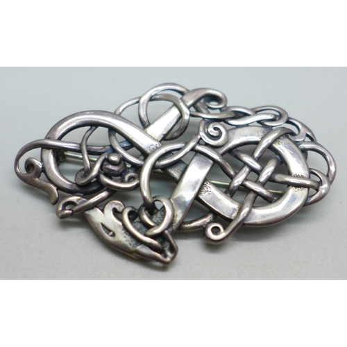 1075 - A silver brooch, 61mm