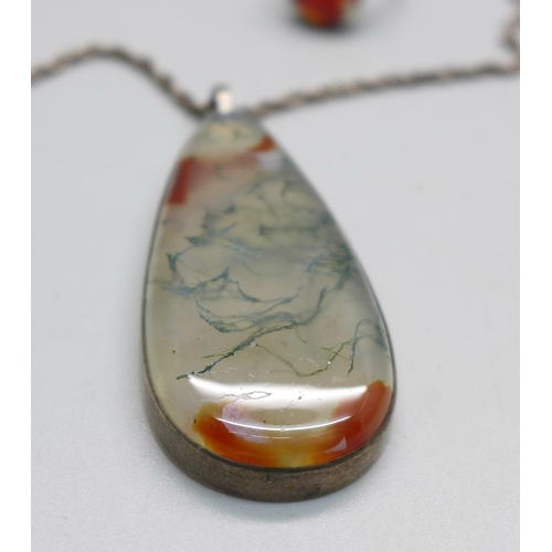 1095 - A hallmarked Scottish silver moss agate ring, M, and a moss agate pendant on a silver chain