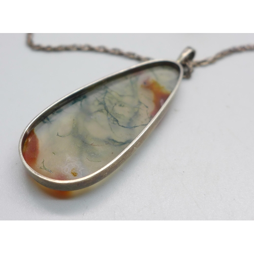 1095 - A hallmarked Scottish silver moss agate ring, M, and a moss agate pendant on a silver chain