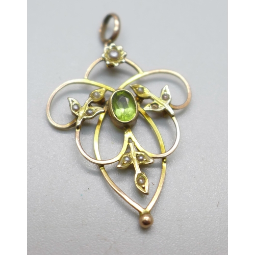 1102 - A 9ct gold and peridot pendant, 2g