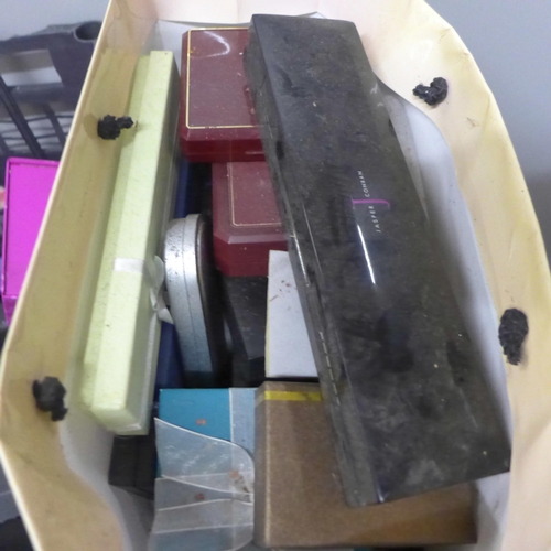 1115 - A large collection of empty ring and jewellery boxes **PLEASE NOTE THIS LOT IS NOT ELIGIBLE FOR POST... 