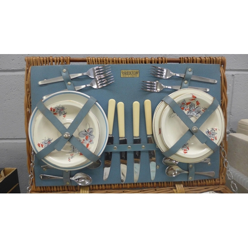 1130 - A Brexton wicker picnic hamper and a collection of table linens **PLEASE NOTE THIS LOT IS NOT ELIGIB... 