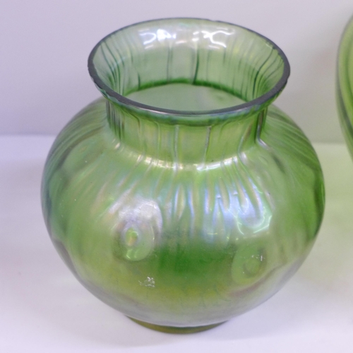 603 - Three green glass vases, tallest 27cm, smallest vase with tiny chip to rim **PLEASE NOTE THIS LOT IS... 