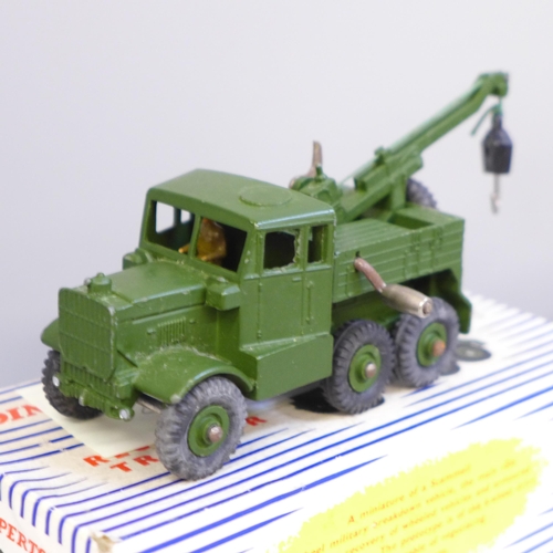 631 - A Dinky Toys 689 Medium Artillery Tractor and 661 Recovery Trailer, boxed
