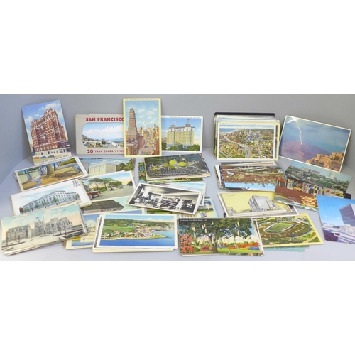633 - A collection of over 200 postcards, USA scenes including 'Colortone'