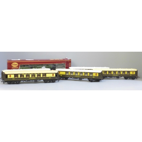 675 - A Tri-ang 00 gauge model locomotive, (Airfix box), and five Pullman coaches