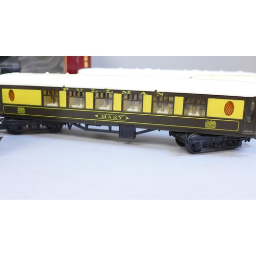 675 - A Tri-ang 00 gauge model locomotive, (Airfix box), and five Pullman coaches