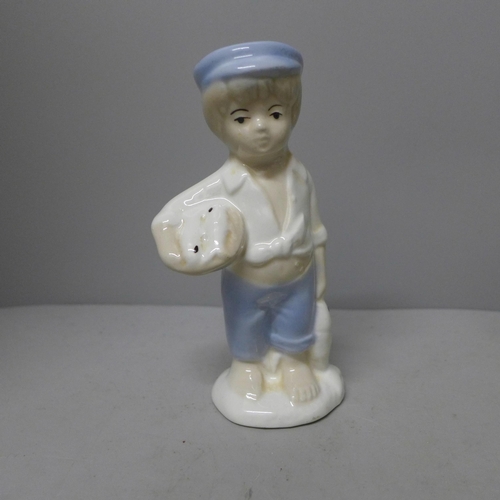 789 - A Lladro table lamp base, a D'Art Spanish figure and one other figure