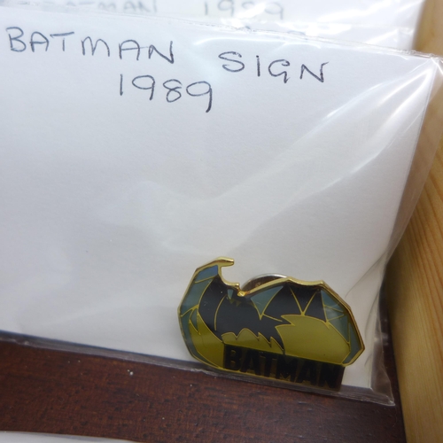 796 - A collection of over 80 vintage and later pin badges, Batman, James Bond and Discworld, sorted and d... 