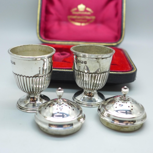 801 - A cased pair of Victorian silver peppers, Sheffield 1891, 62g