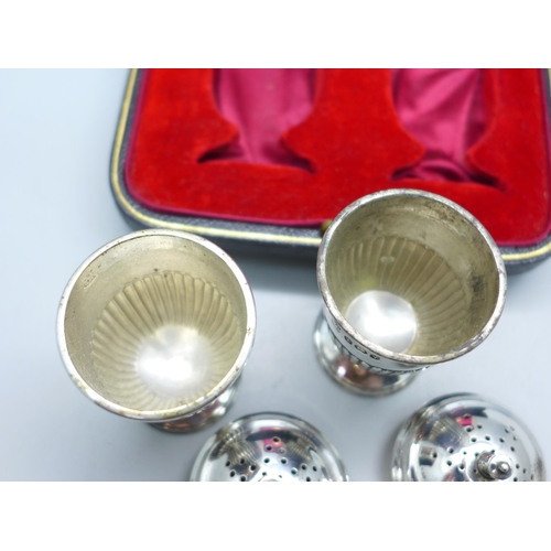 801 - A cased pair of Victorian silver peppers, Sheffield 1891, 62g