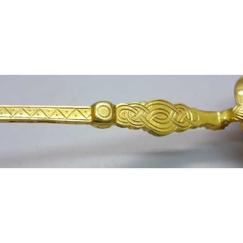 802 - A silver gilt anointing spoon, London 1901, Saunders & Shepherd, 102g, 25.5cm