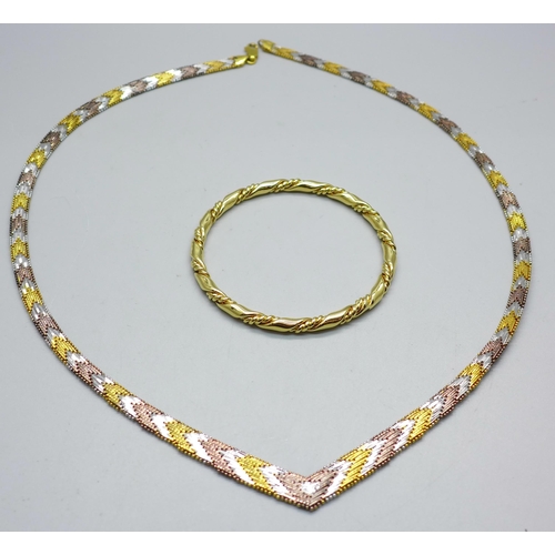 829 - A heavy tri-colour silver-gilt necklace, 56g, and a plated bangle