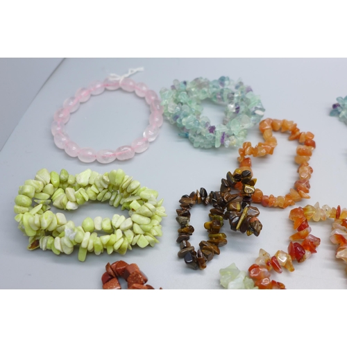 835 - A collection of twenty semi-precious stone bracelets and a necklace