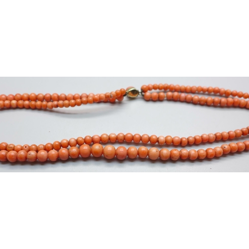 840 - A coral necklace