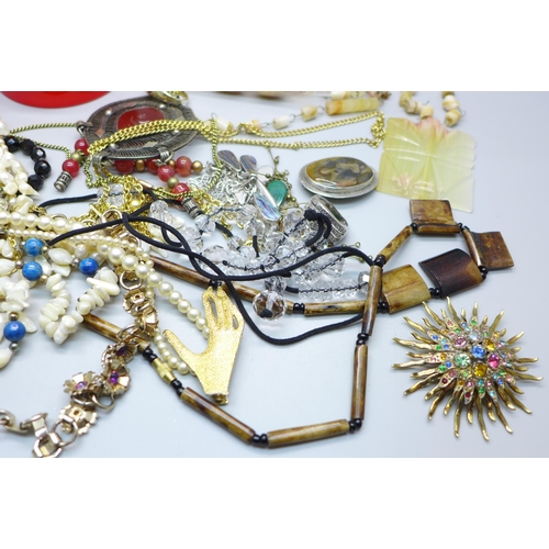 843 - A collection of jewellery including some silver