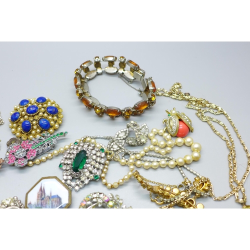 849 - Costume jewellery