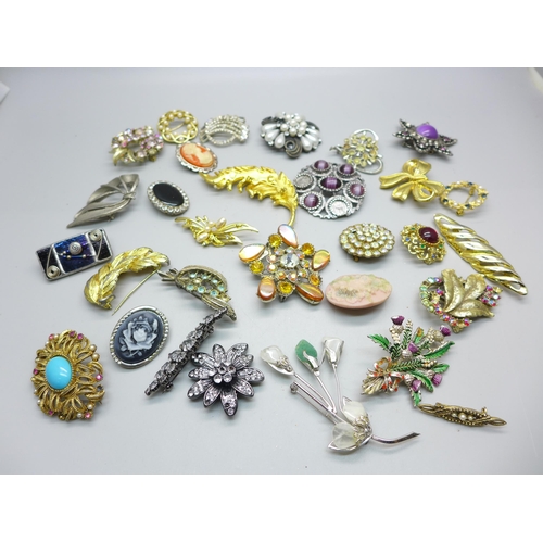 852 - Thirty costume brooches