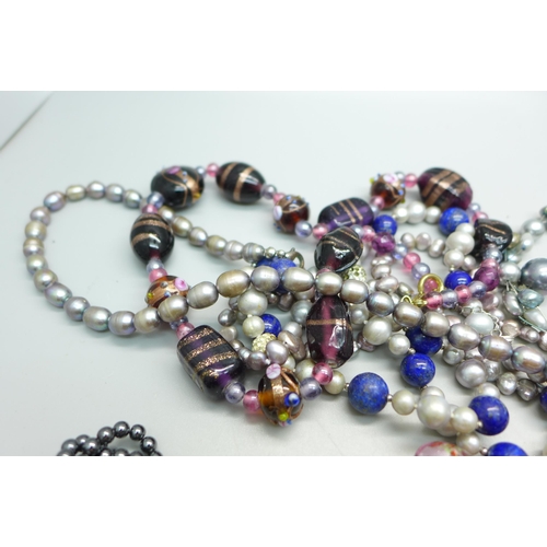 861 - A collection of assorted pearl necklaces