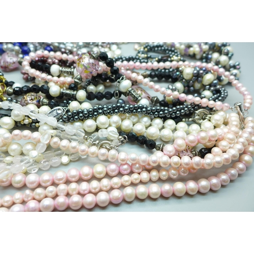 861 - A collection of assorted pearl necklaces