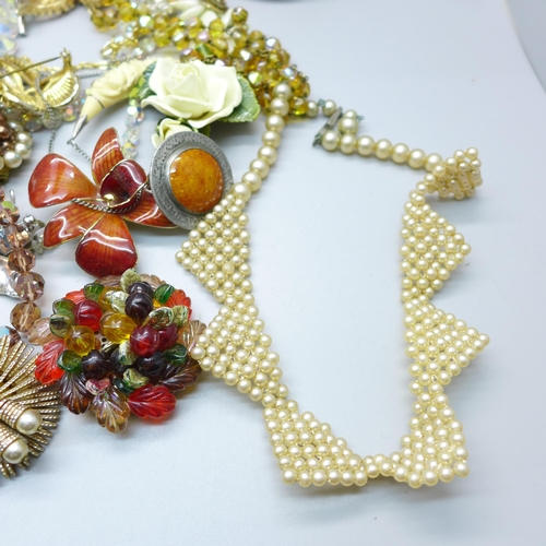 869 - Costume jewellery