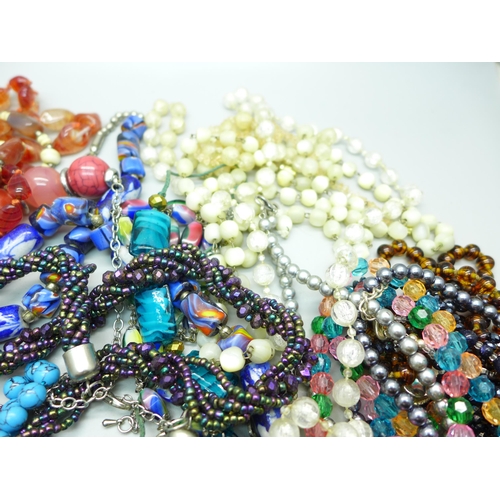 871 - Assorted bead necklets