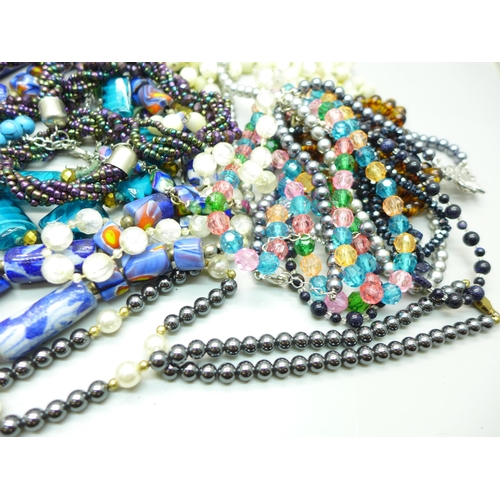 871 - Assorted bead necklets